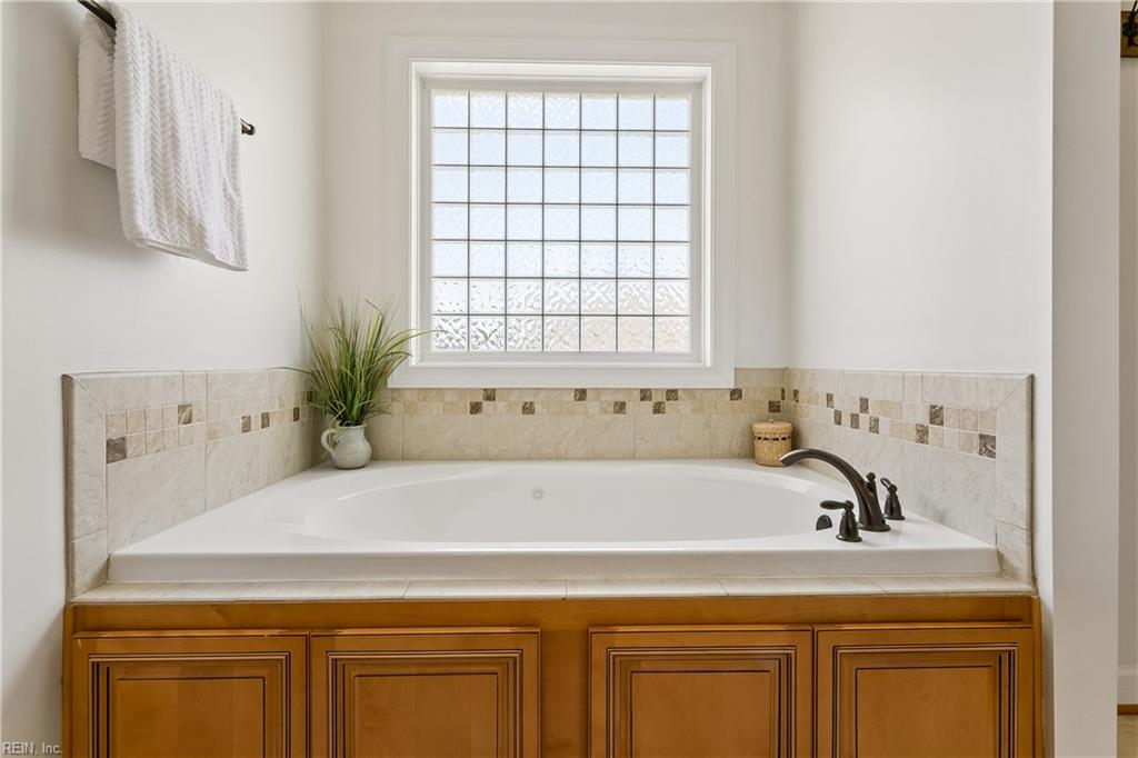 12 Elm St Property Photo 33