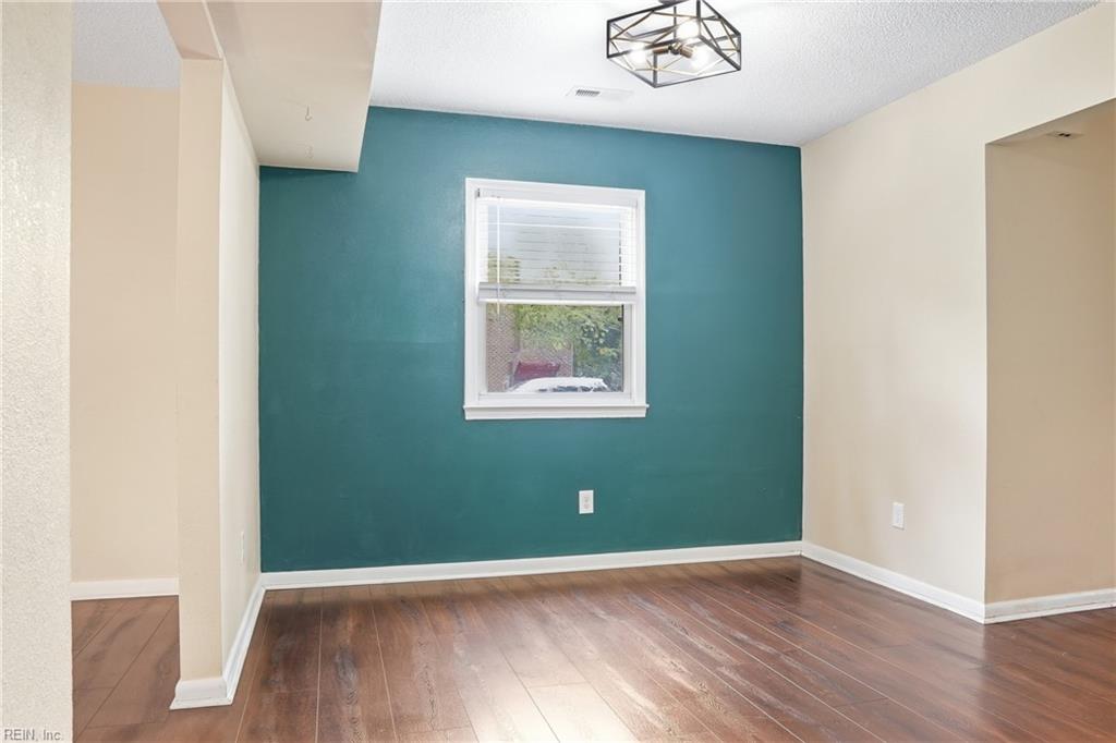 415 Shagbark Rd Property Photo 7