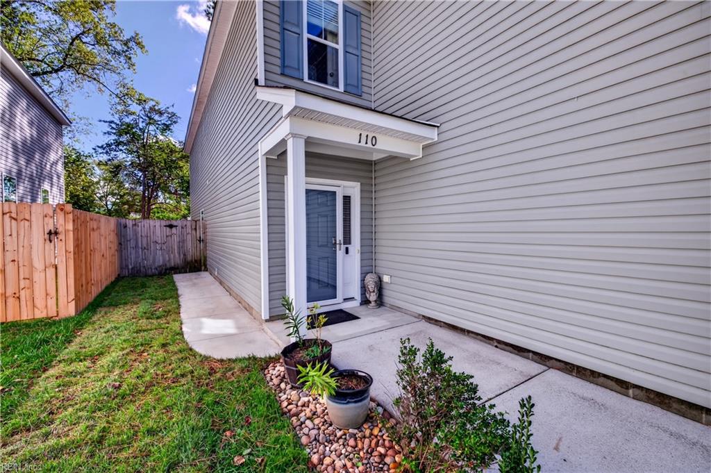 110 N Budding Ave Property Photo 3