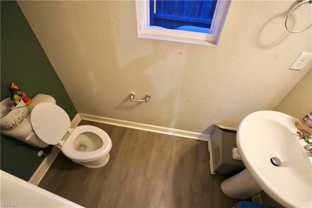 310 Saint James Ave Property Photo 6