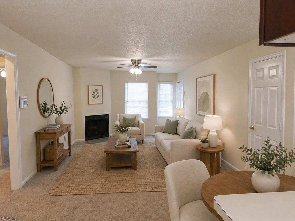 351 Fort Worth Ave Property Photo 2