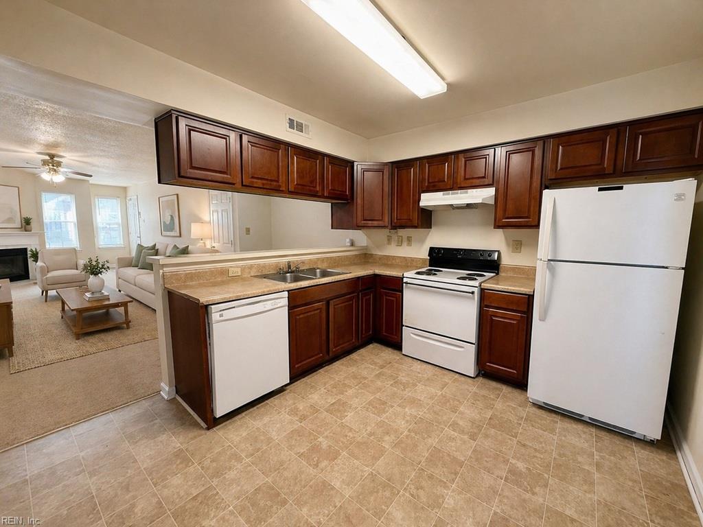 351 Fort Worth Ave Property Photo 4