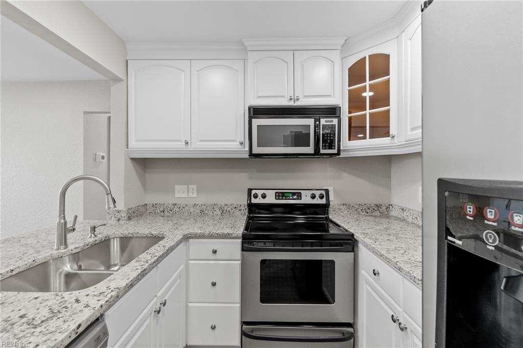 1228 W Ocean View Ave Property Photo 5