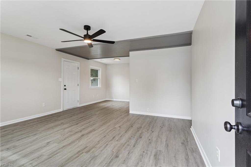 1011 76th St Property Photo 3