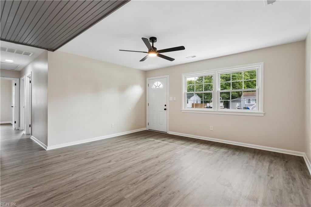 1011 76th St Property Photo 7