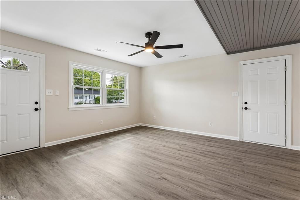 1011 76th St Property Photo 8