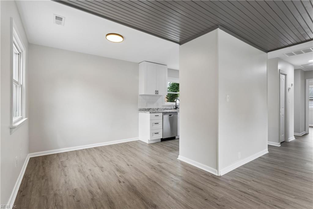 1011 76th St Property Photo 10
