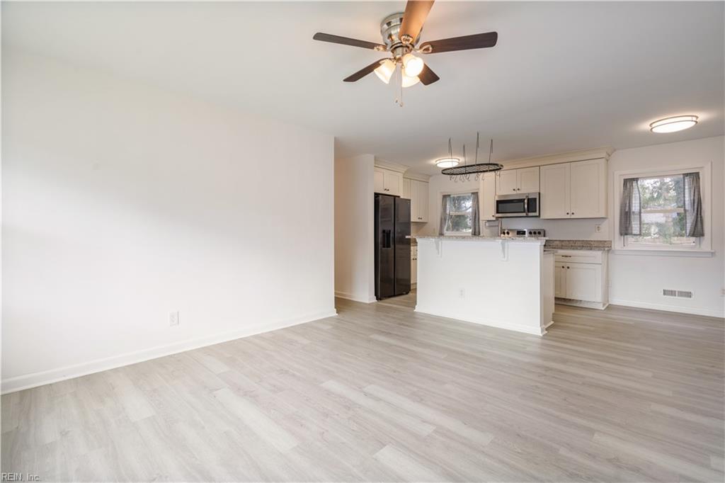 2712 Spruce St Property Photo 4