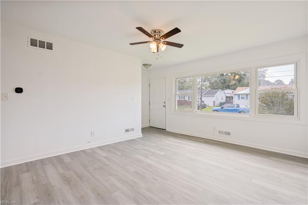 2712 Spruce St Property Photo 5