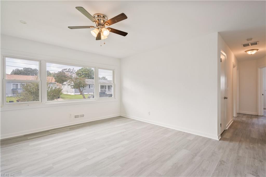 2712 Spruce St Property Photo 6