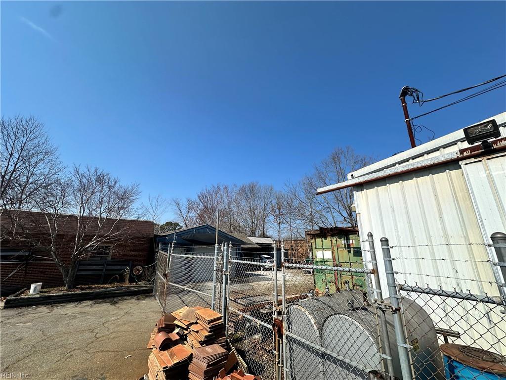 1702 Southern Blvd Property Photo 6