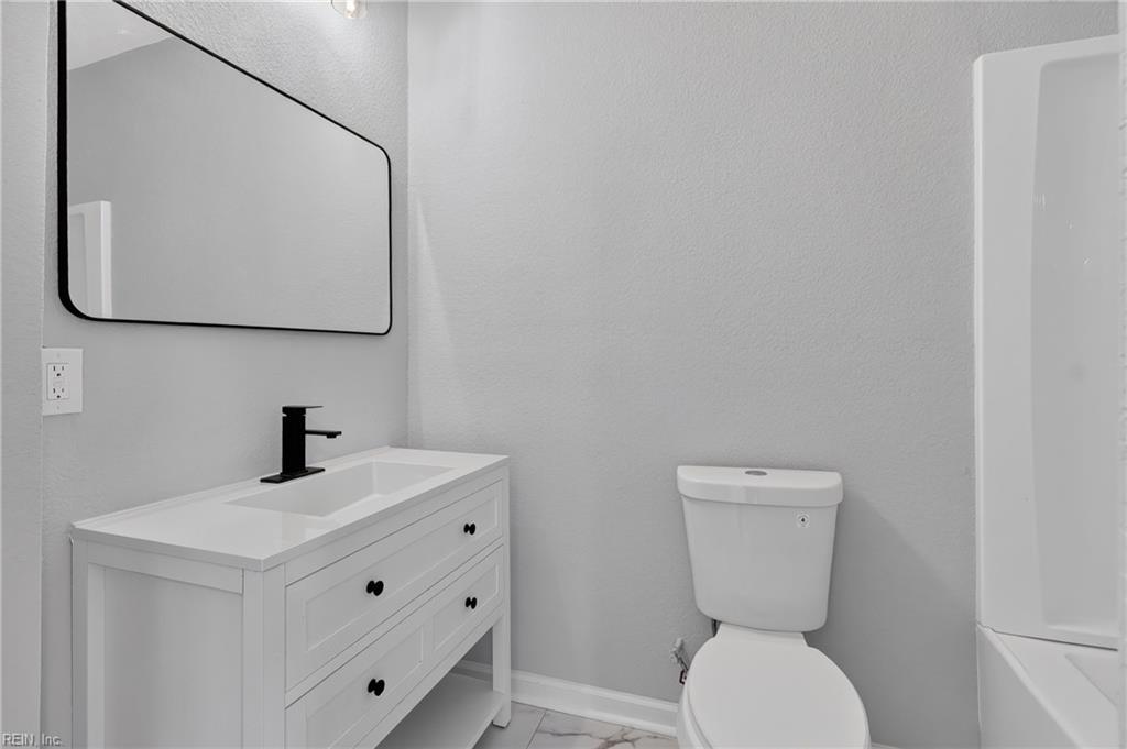 854 W 42nd St Property Photo 8