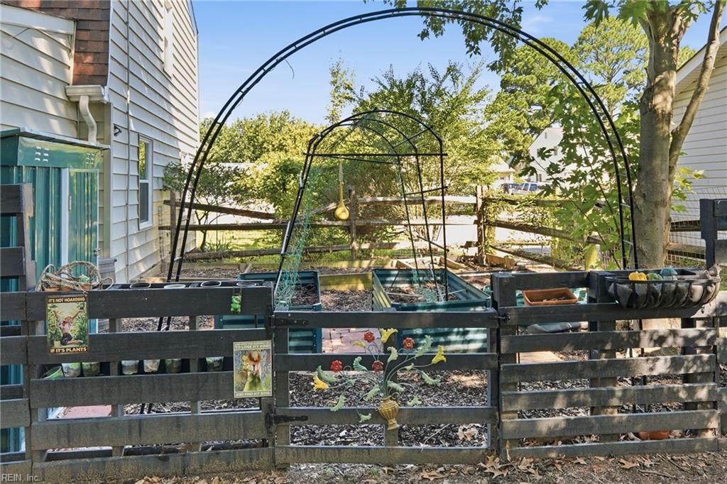 1008 Bennington Rd Property Photo 23