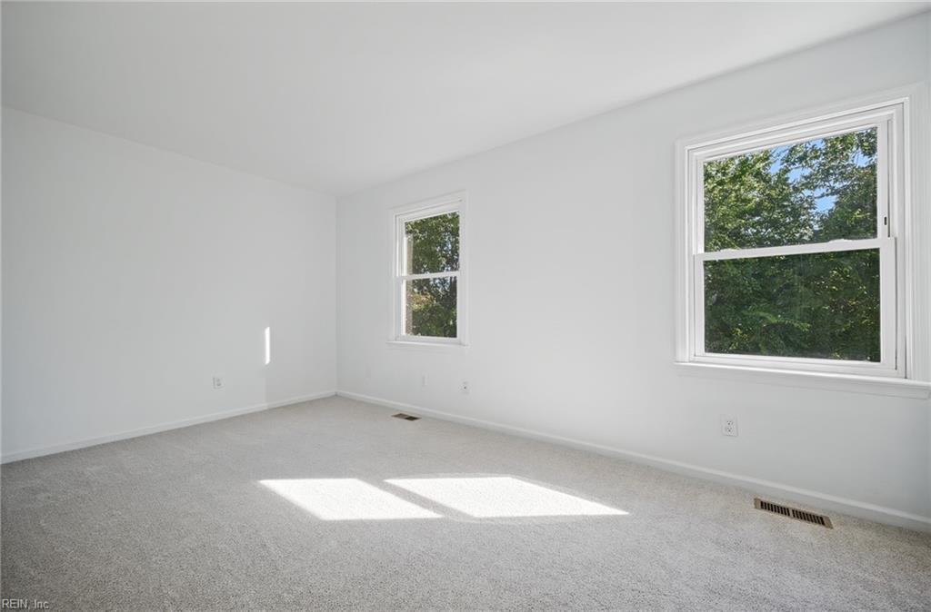 5500 Campus Dr Property Photo 14