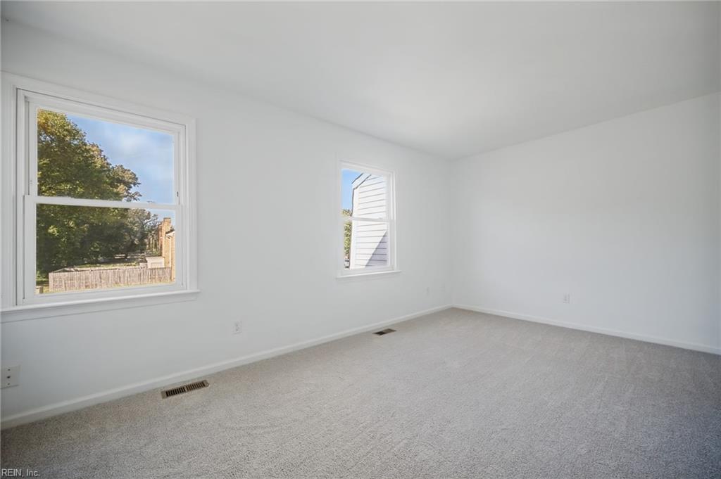 5500 Campus Dr Property Photo 17