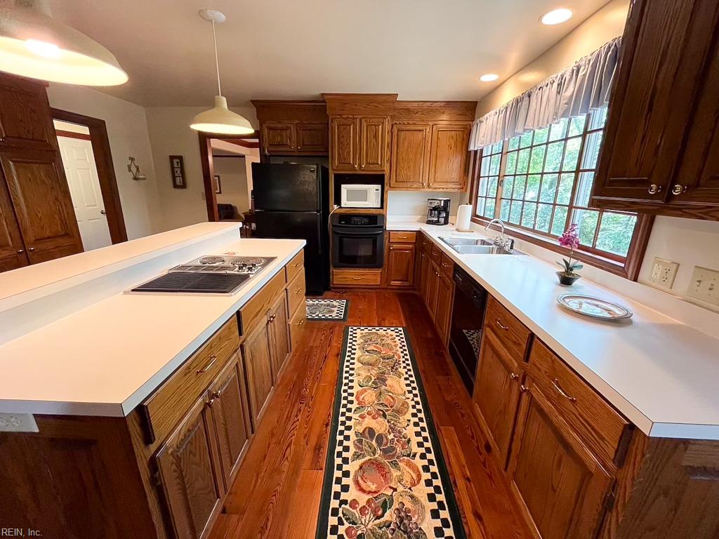 15157 Hilltop Ln Property Photo 18