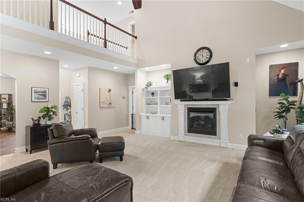 2309 Valle Rio Way Property Photo 3