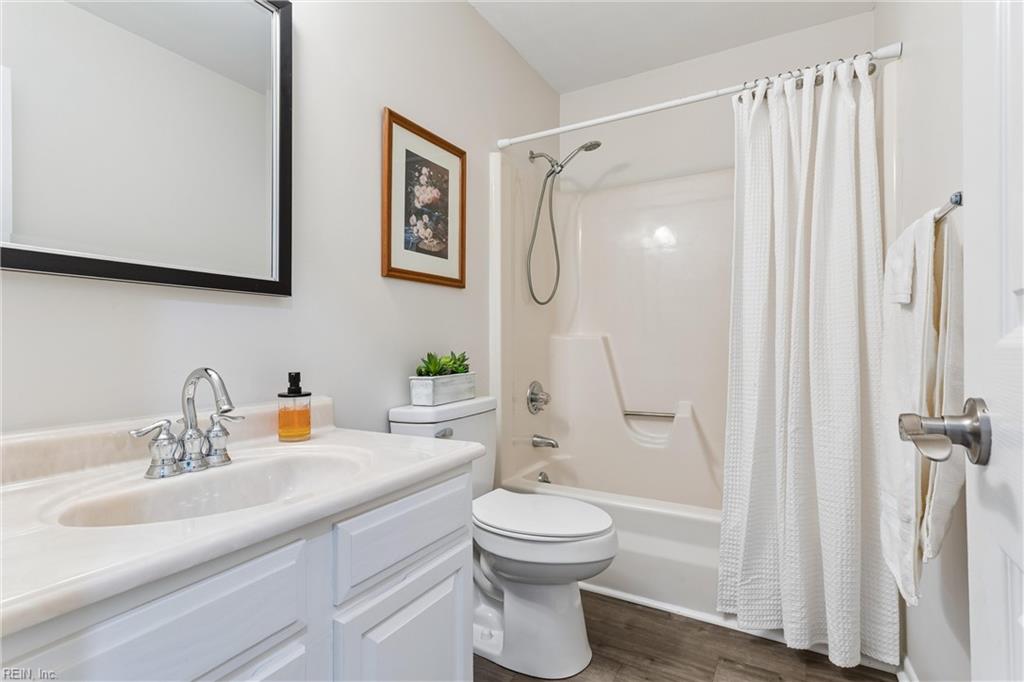 205 Wharf Row Property Photo 13