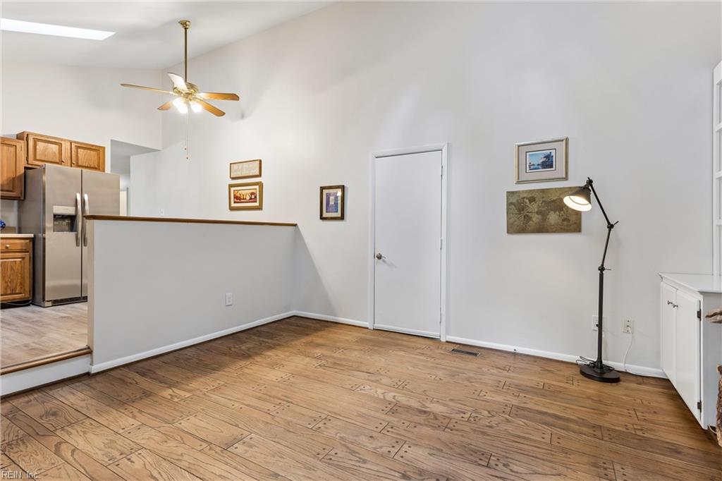205 Wharf Row Property Photo 33