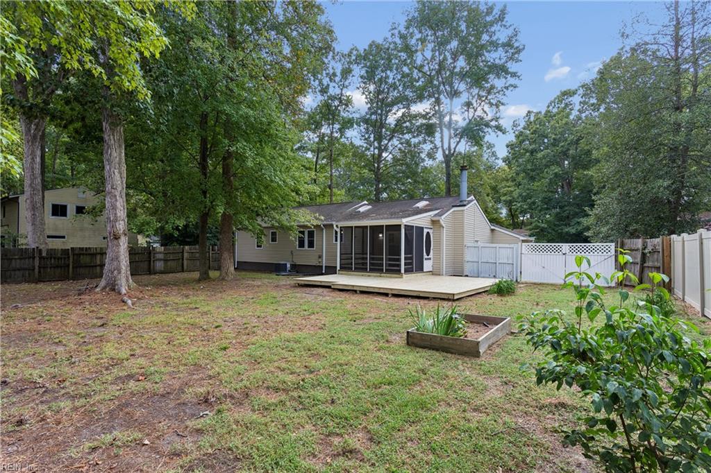 205 Wharf Row Property Photo 43