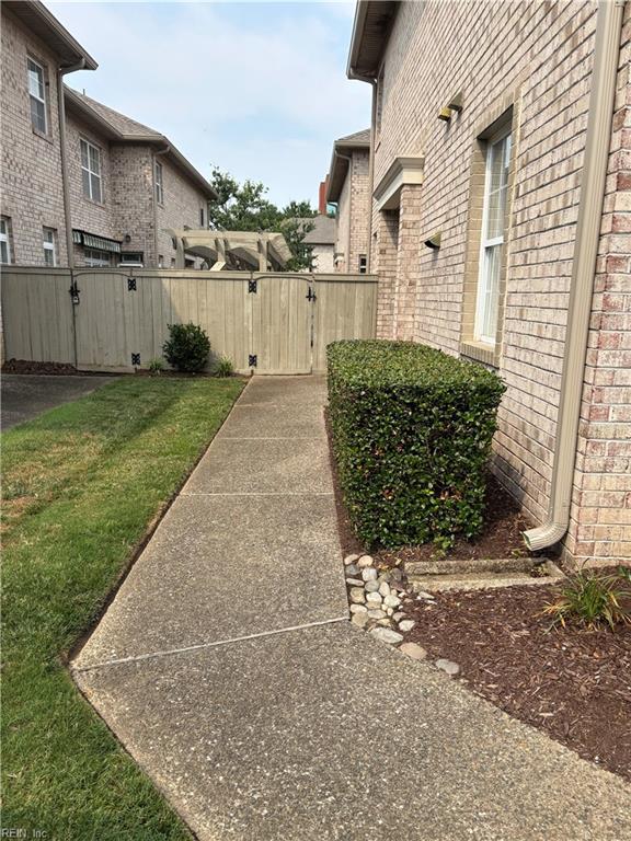 1119 Chancellor Walk Ct Property Photo 3