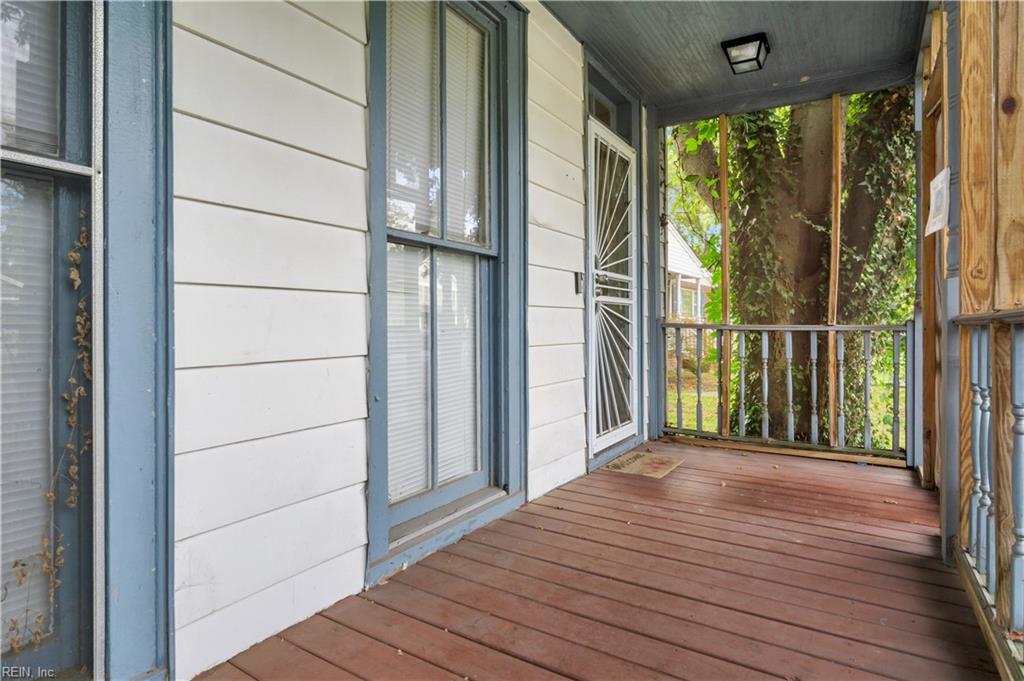 146 Frissell St Property Photo 4