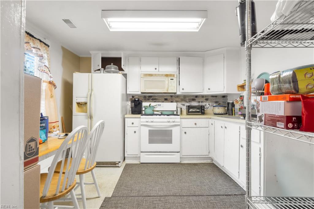 146 Frissell St Property Photo 8