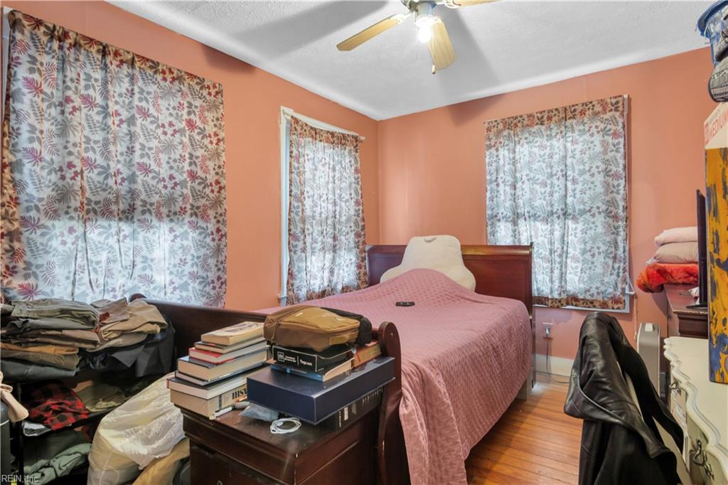 146 Frissell St Property Photo 12