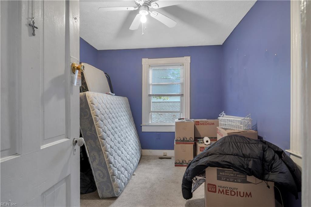 146 Frissell St Property Photo 13