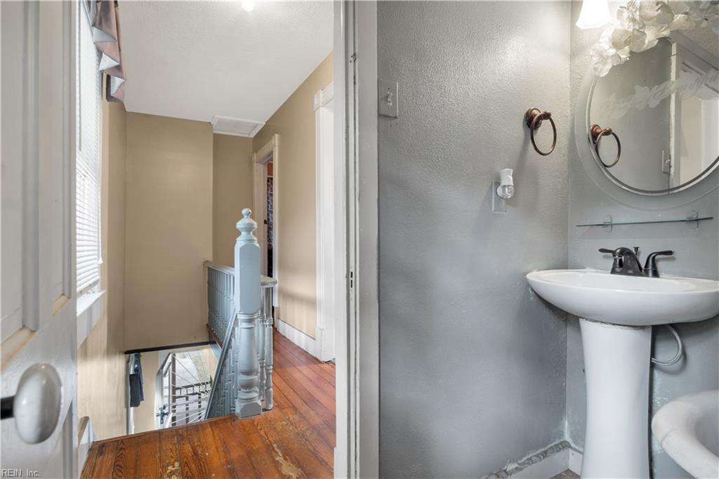 146 Frissell St Property Photo 14