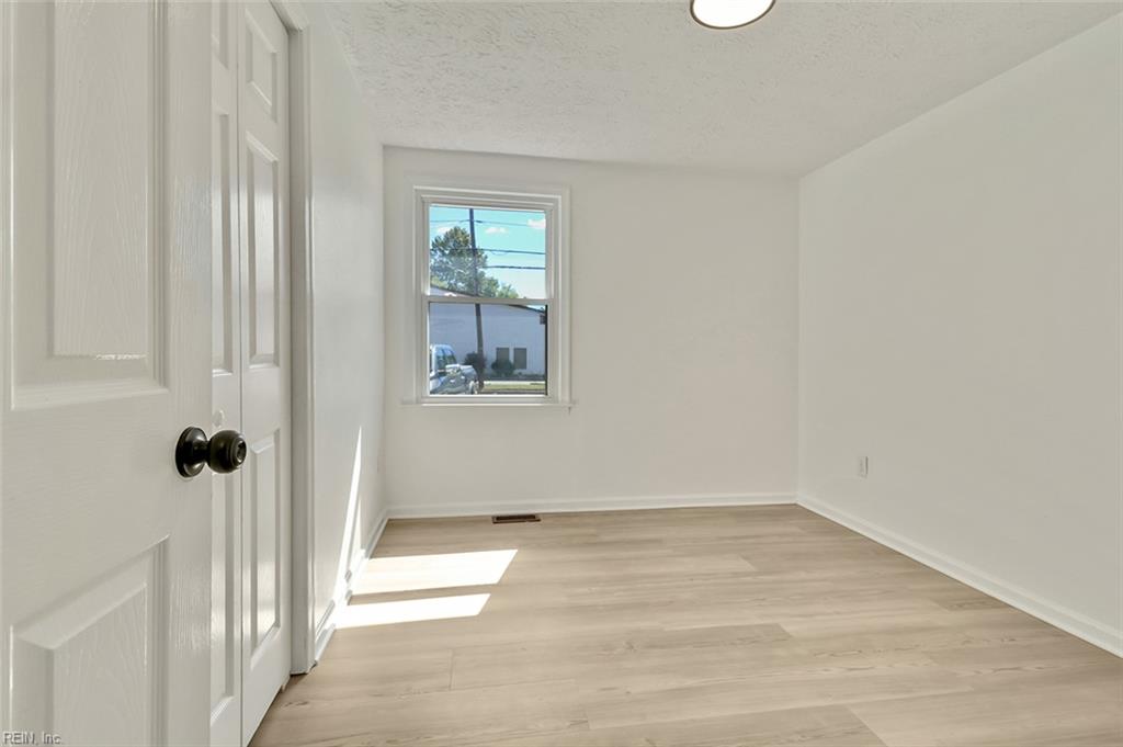 2403 Shell Rd Property Photo 11