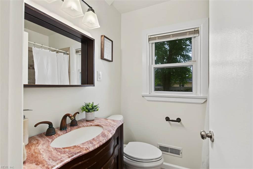28 N Greenfield Ave Property Photo 7