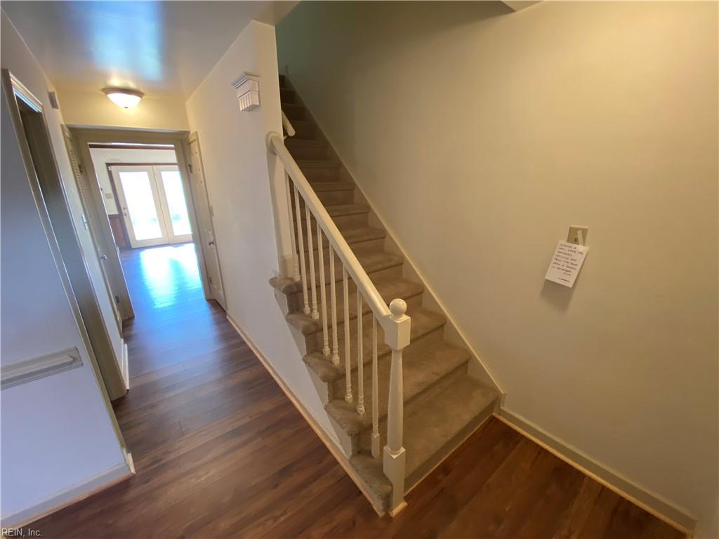 1809 Hearthside Ct Property Photo 2
