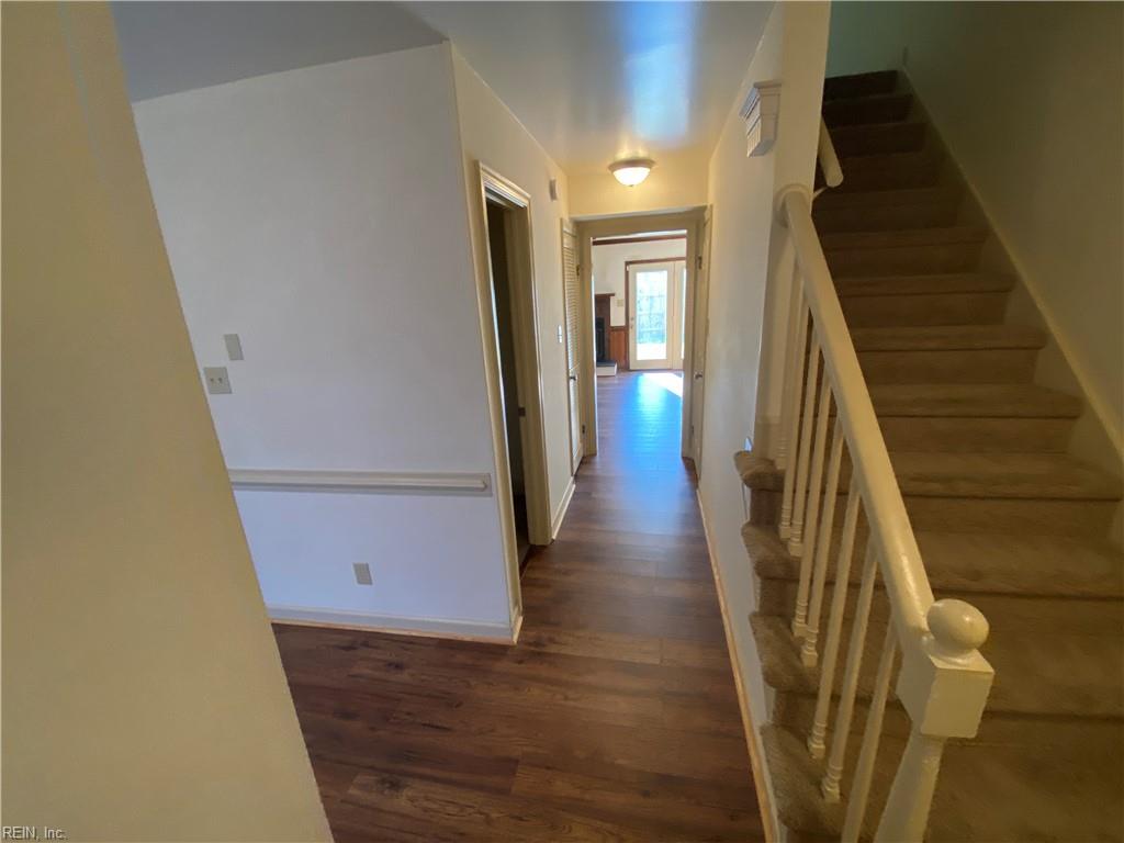 1809 Hearthside Ct Property Photo 3