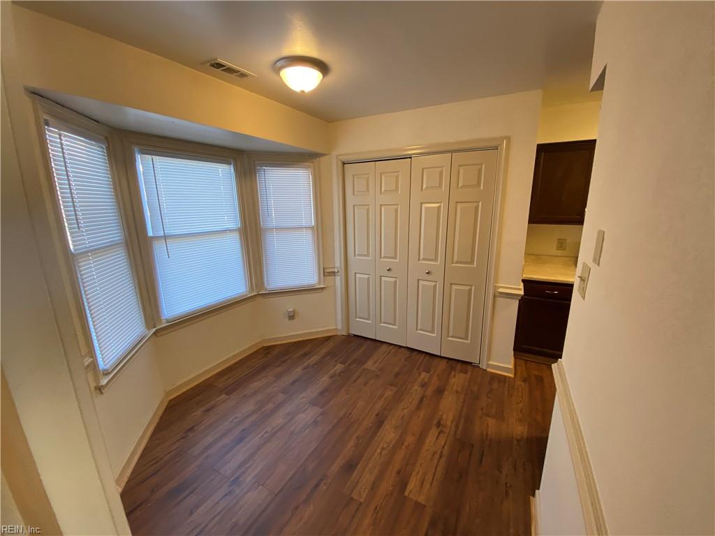 1809 Hearthside Ct Property Photo 4