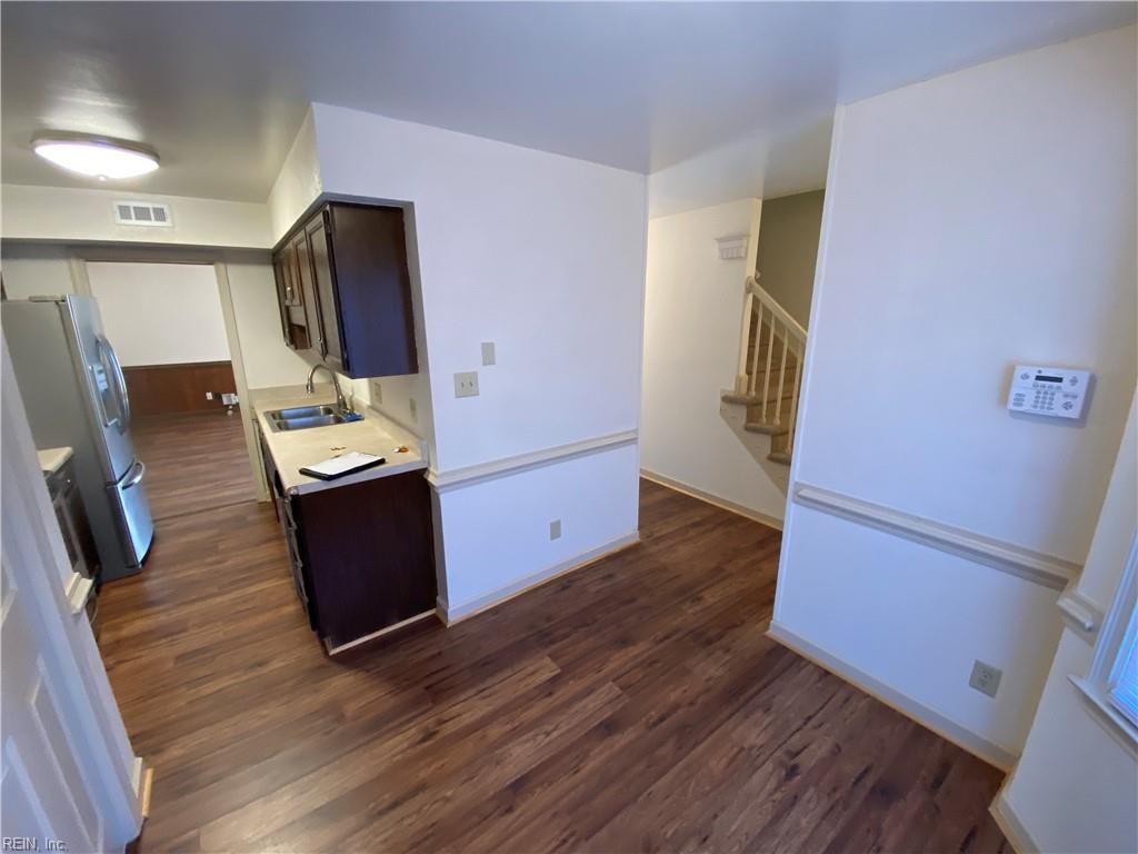 1809 Hearthside Ct Property Photo 5