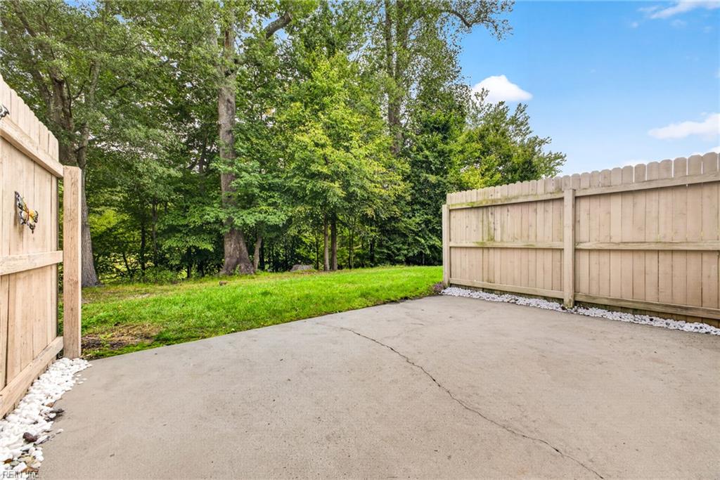 949 Vineyard Pl Property Photo 32