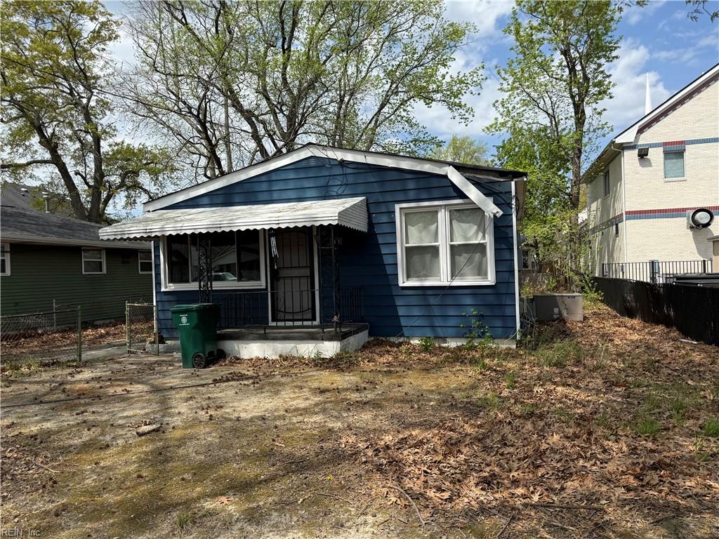 613 47th St Property Photo 1