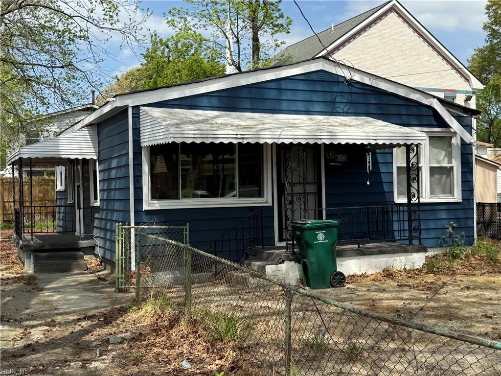 613 47th St Property Photo 2