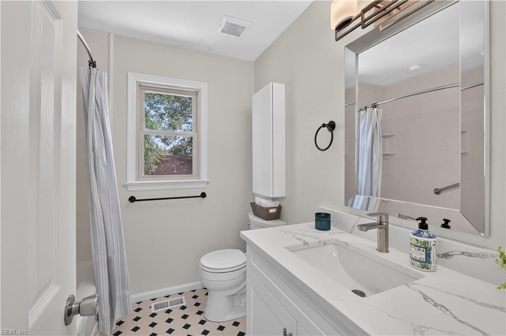 2176 Kenwood Dr Property Photo 8