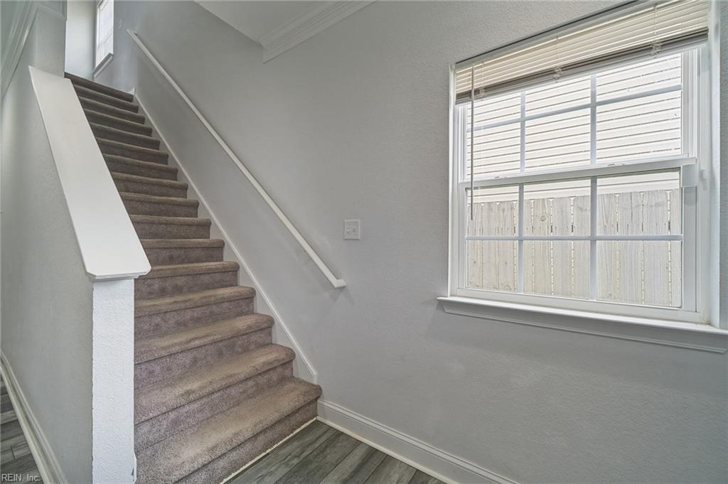 18 Maplewood St Property Photo 5