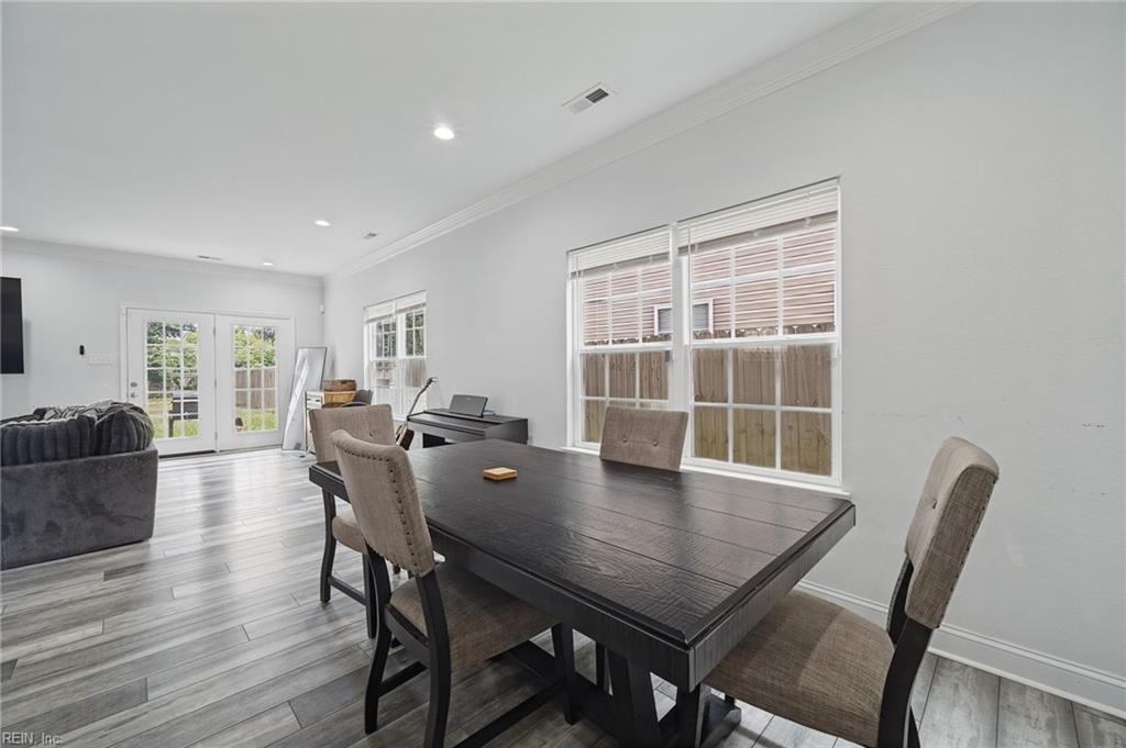 18 Maplewood St Property Photo 8