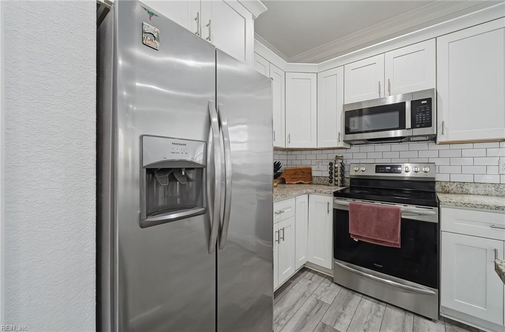 18 Maplewood St Property Photo 12