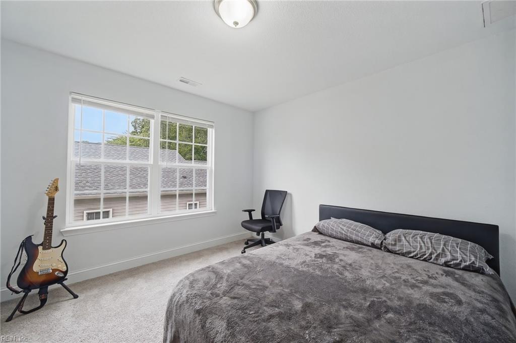 18 Maplewood St Property Photo 14