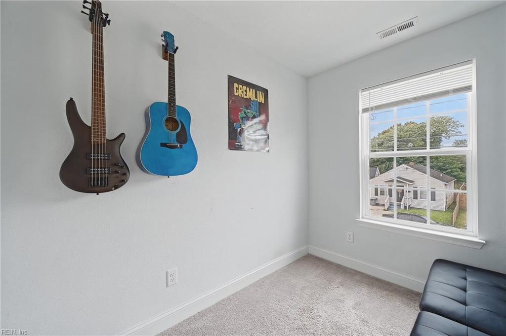 18 Maplewood St Property Photo 22