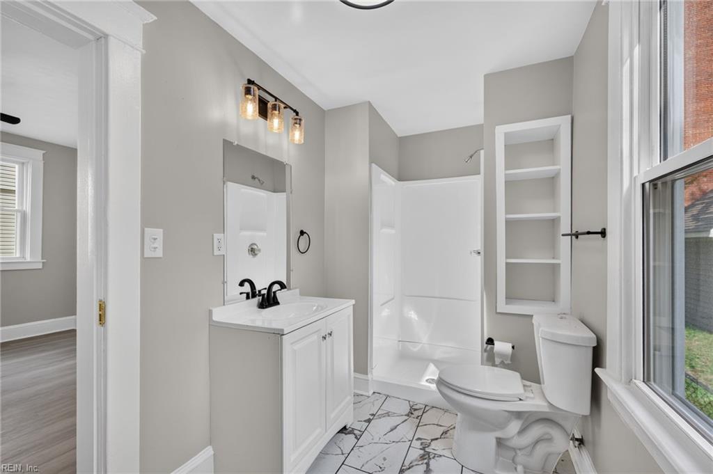 436 W 34th St Property Photo 16