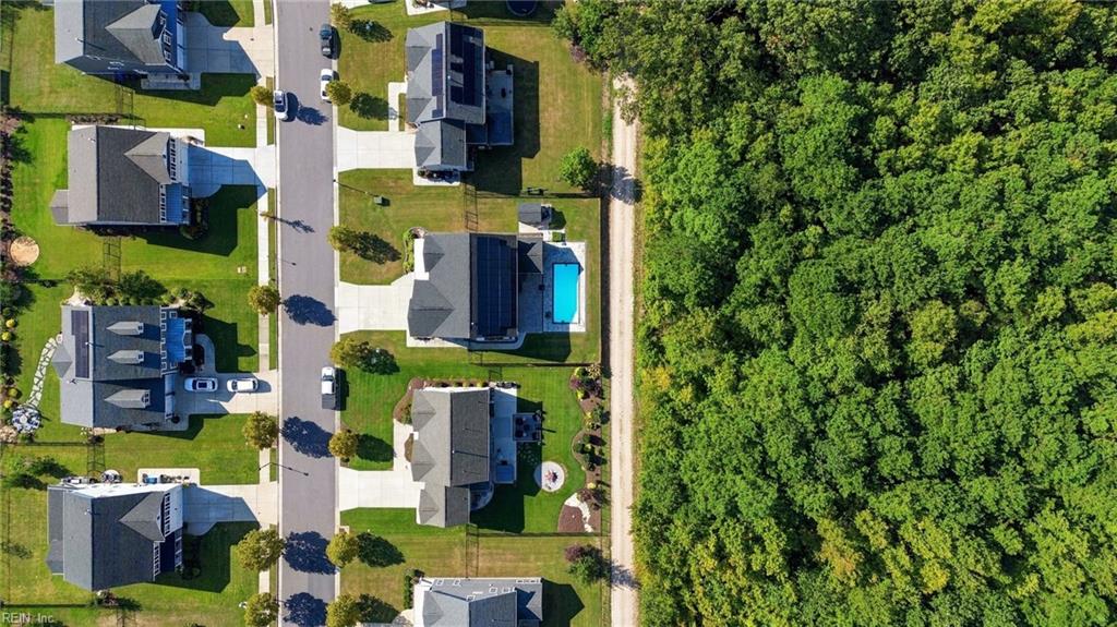 2909 Bermuda Grass Loop Property Photo 2