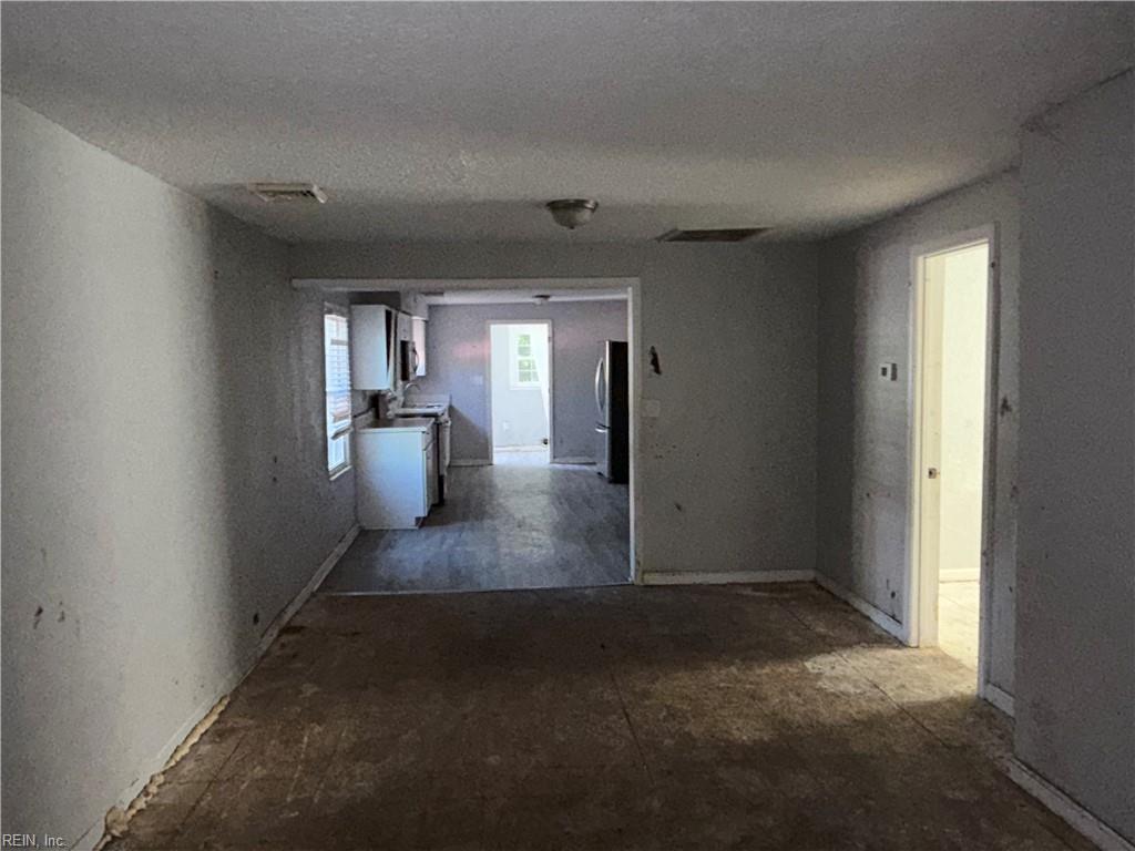 1115 Railroad Ave Property Photo 9