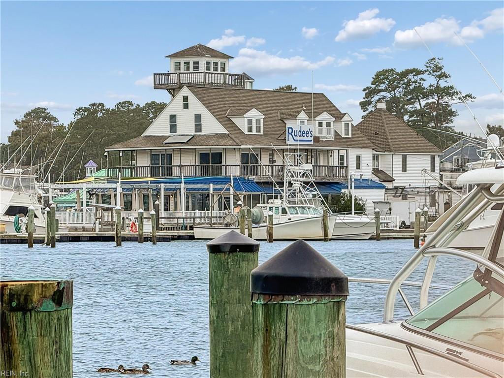 423 Harbour Pt Property Photo 1