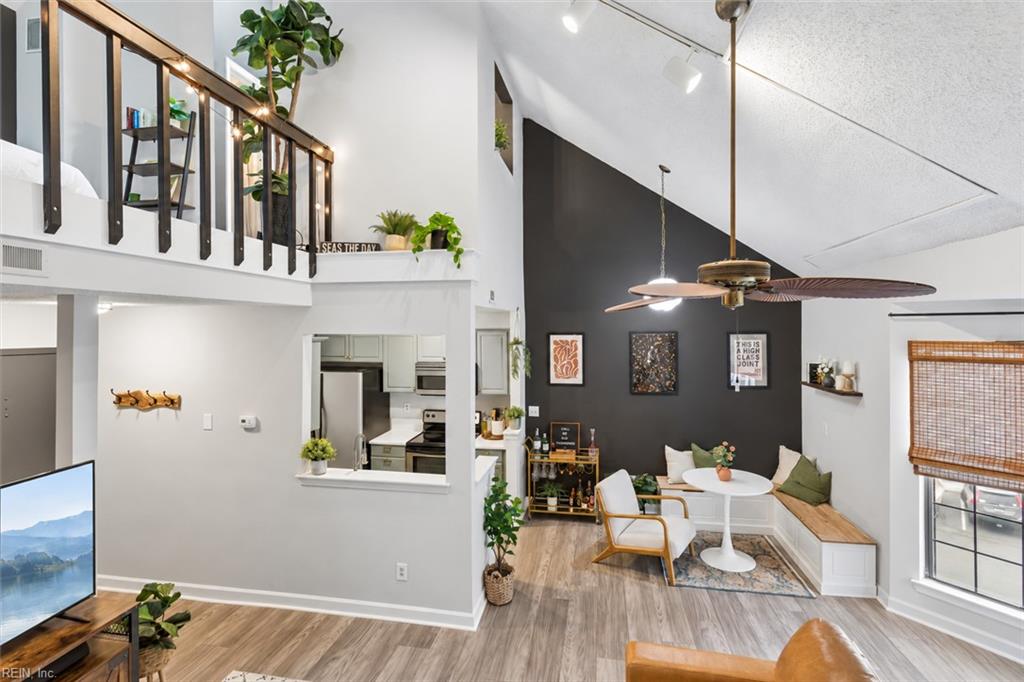 423 Harbour Pt Property Photo 7